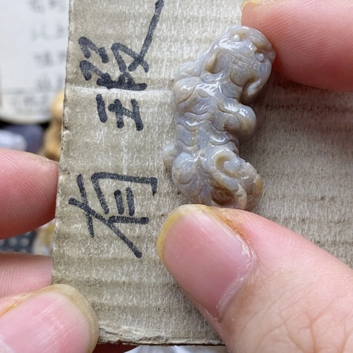 颈饰未镶嵌硅化珊瑚（珊瑚玉）财*小