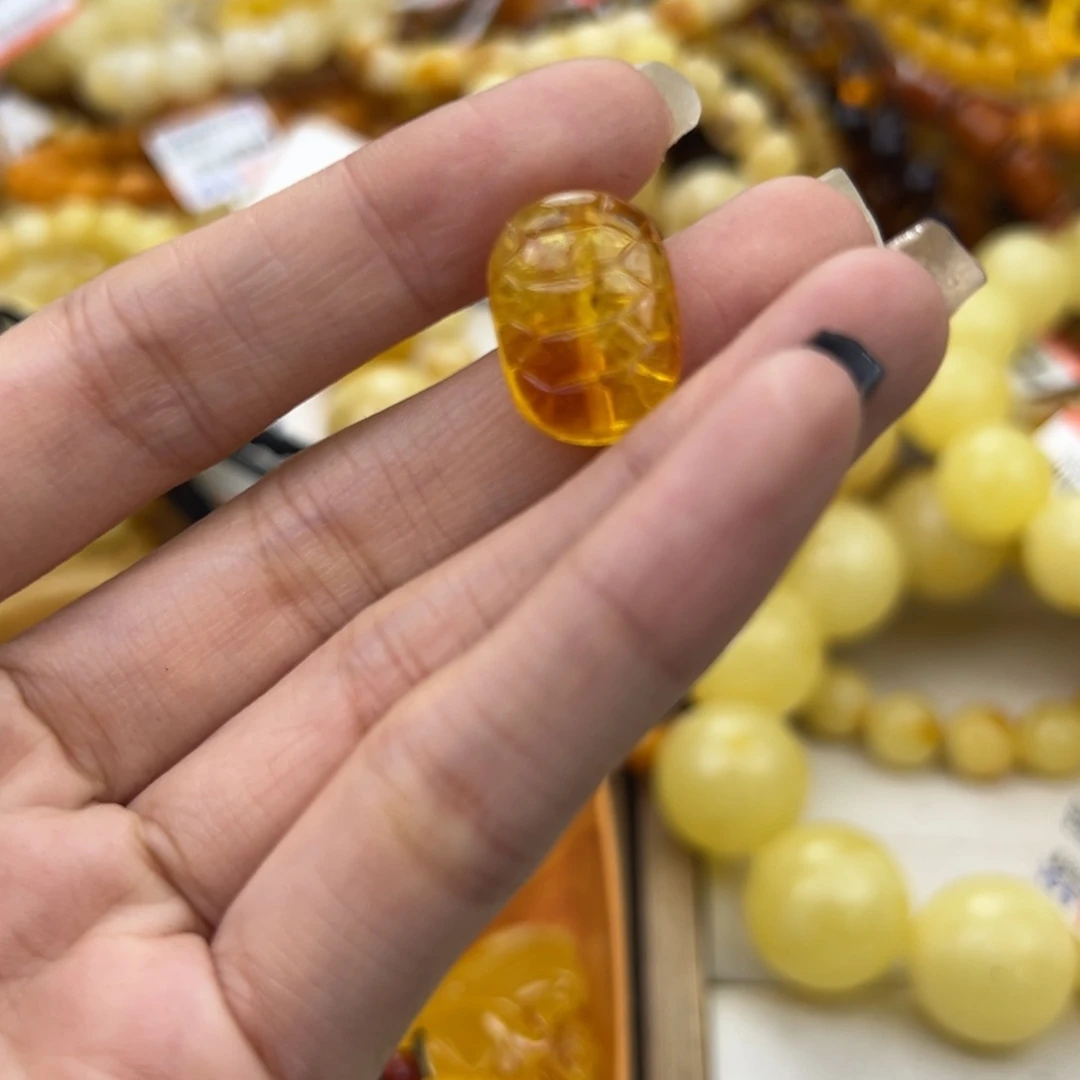 琥珀珠宝奇石未镶嵌
