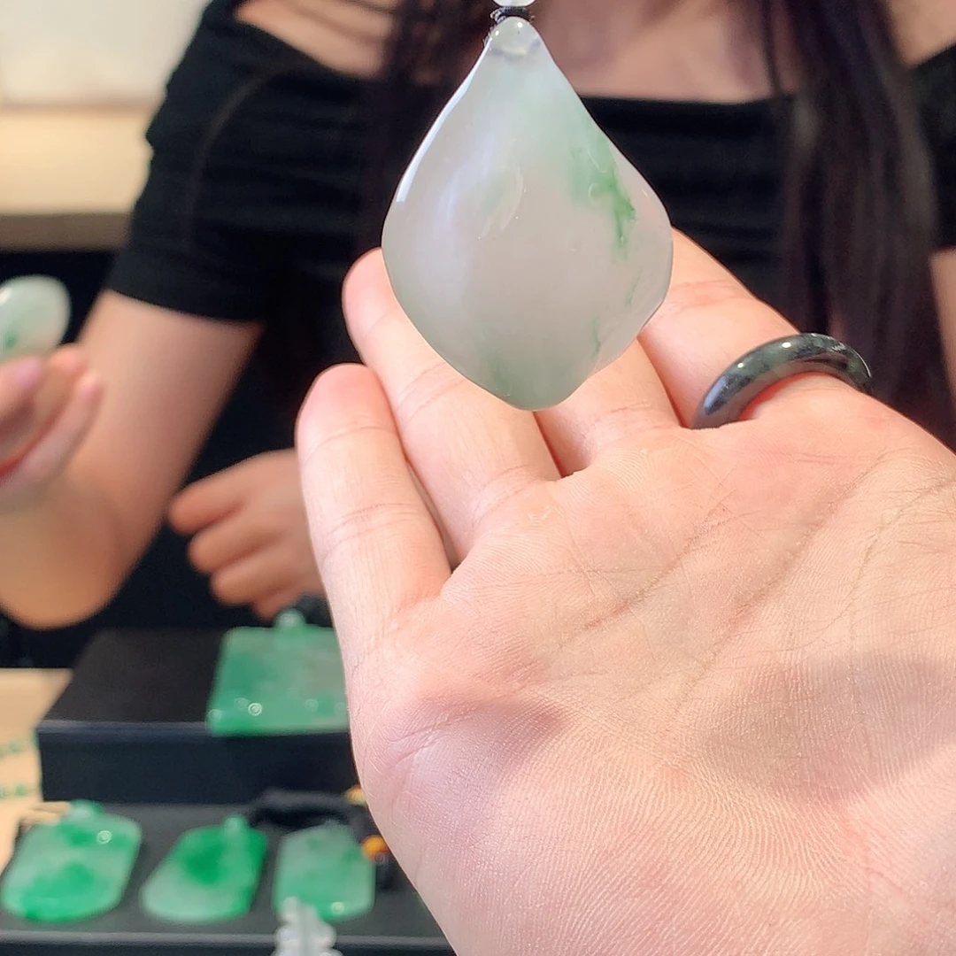 石英质玉未镶嵌吊坠