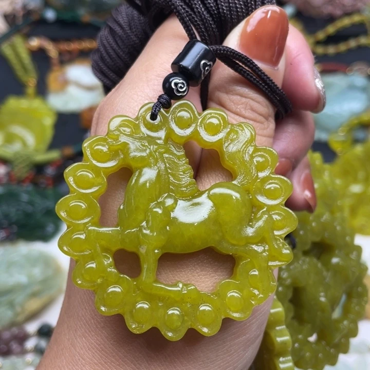 蛇纹石玉未镶嵌颈饰