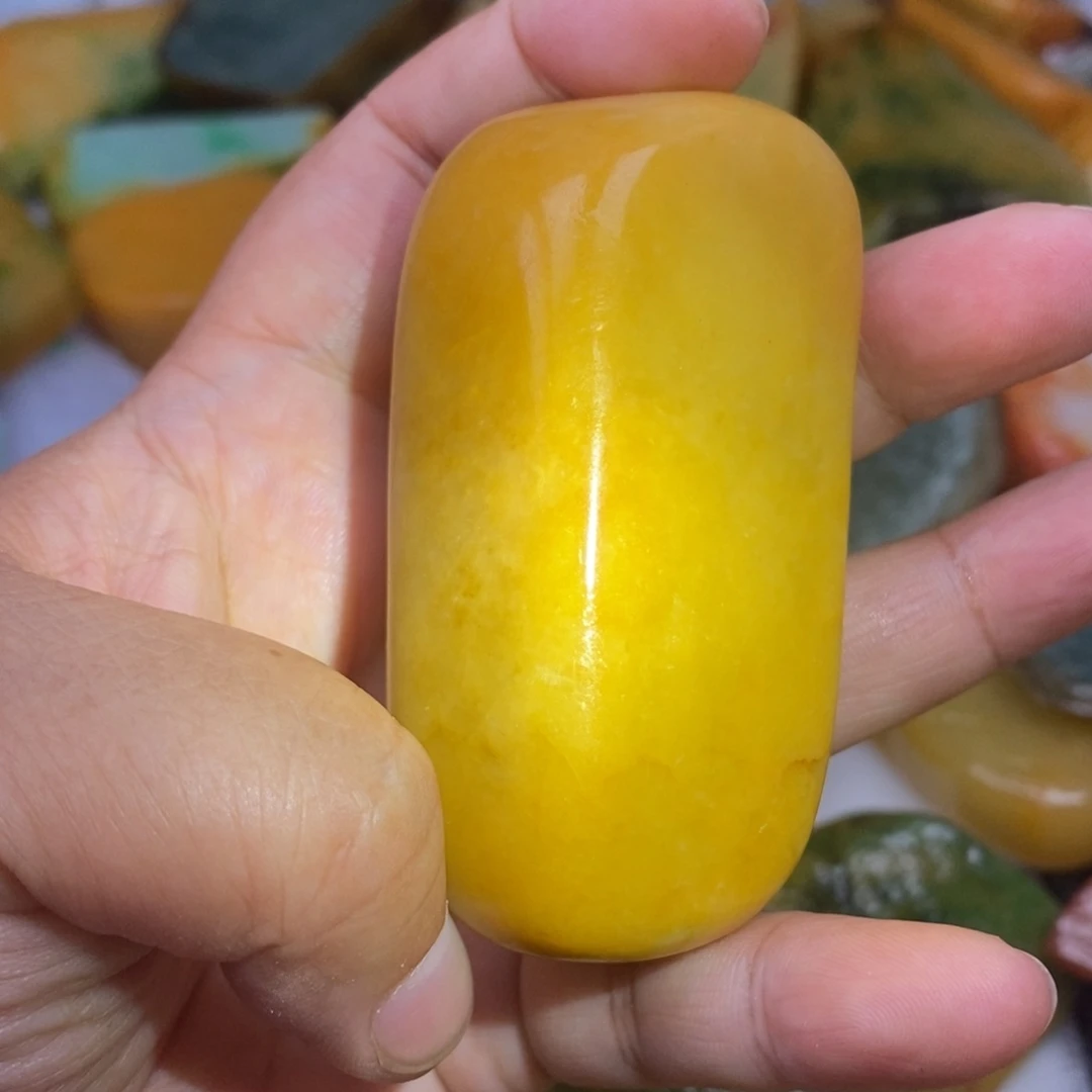 翡翠挂件未镶嵌缅甸的