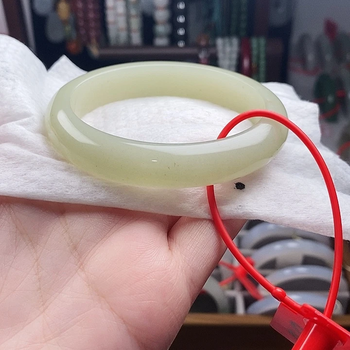 东陵石未镶嵌手镯