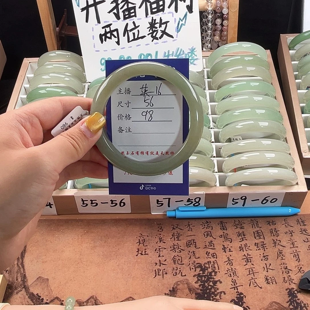 未镶嵌手镯石英质玉