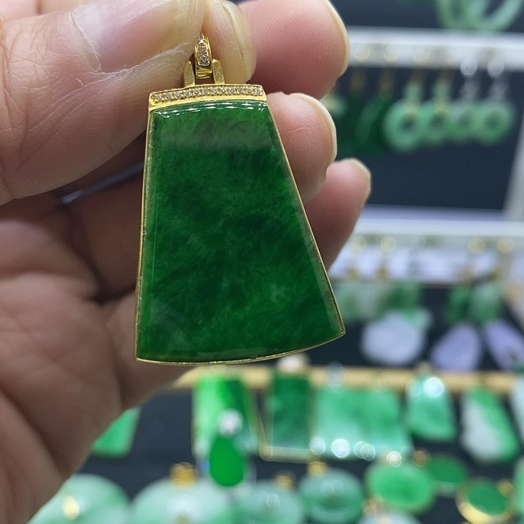 翡翠18K金镶嵌吊坠(赠链)耳饰
