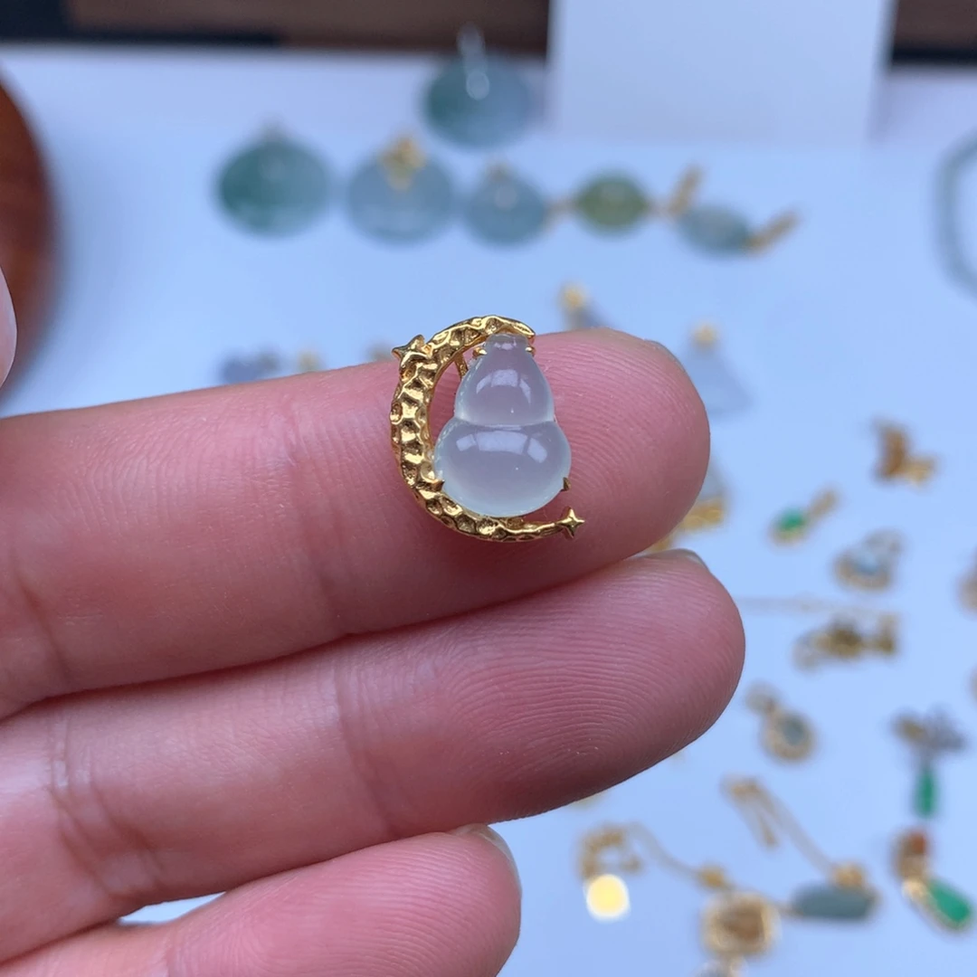 吊坠(不含链)18K金镶嵌翡翠葫芦