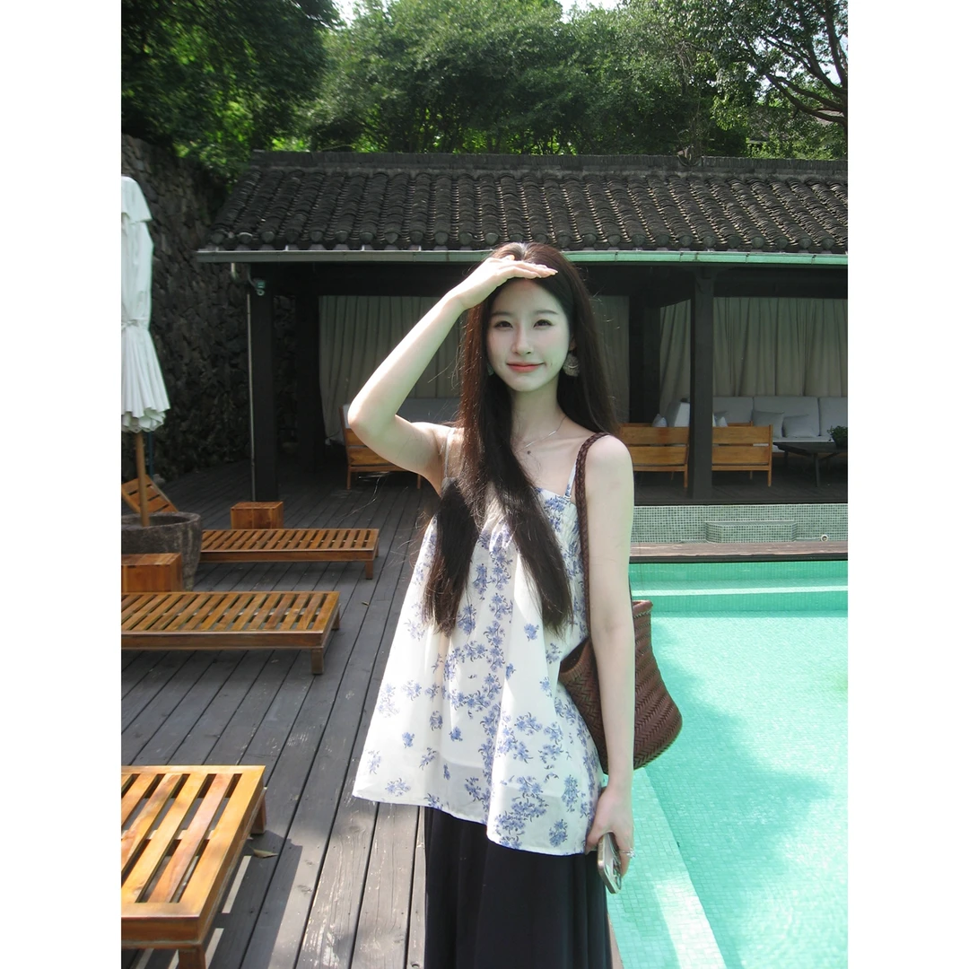 W51【樱岛茶话】2025夏季新款休闲无袖吊带抹胸两穿碎花上衣女