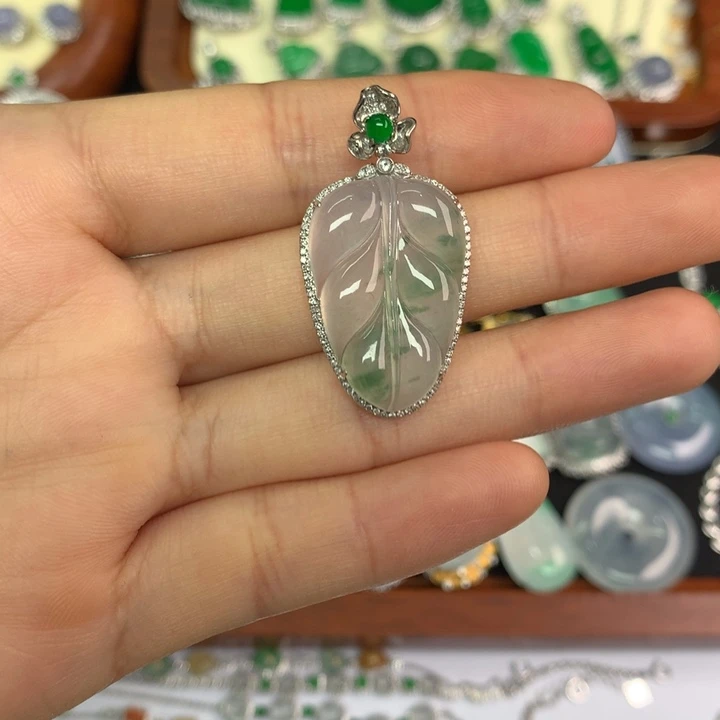 翡翠18K金镶嵌颈饰翡翠
