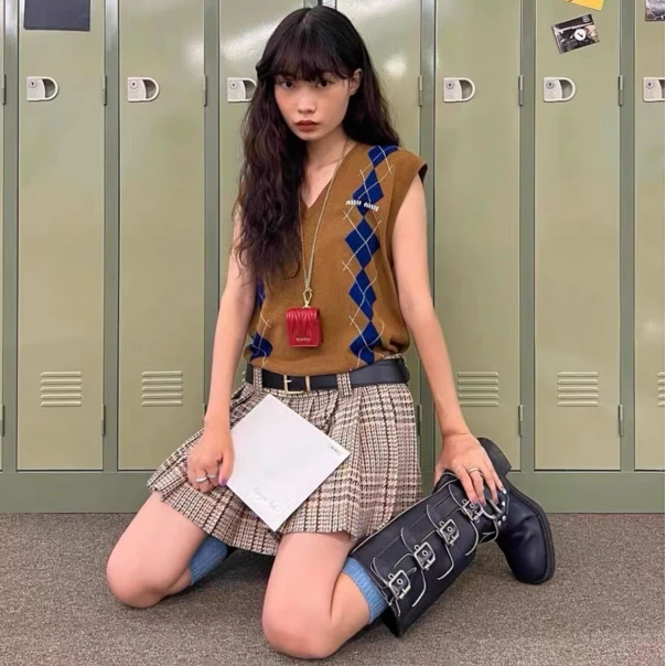 95新 MIU MIU/缪缪 Miumiu菱格V领针织背心/yz21