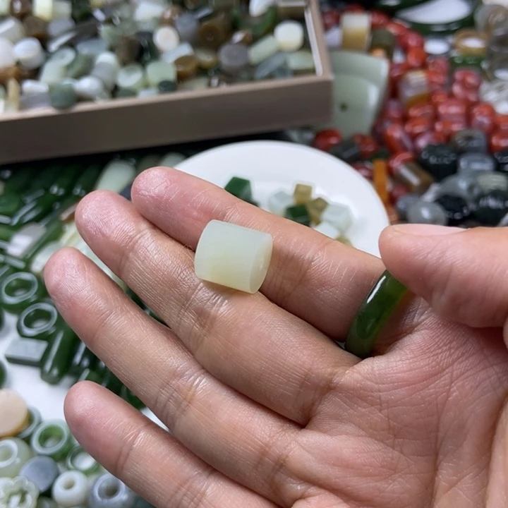 和田玉未镶嵌珠宝半成品美***饰