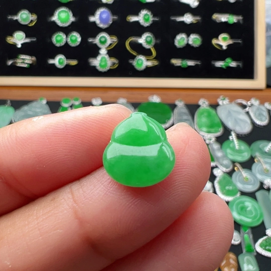 翡翠未镶嵌颈饰葫芦11.2