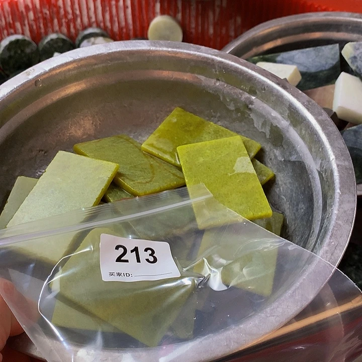 蛇纹石玉未镶嵌珠宝半成品安***7