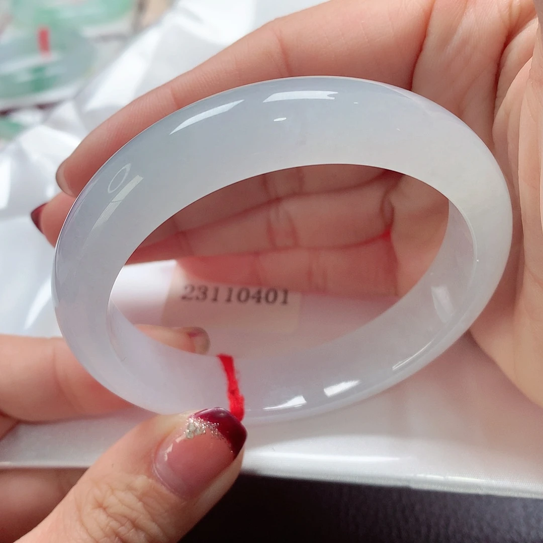 翡翠手镯未镶嵌天然A货翡翠