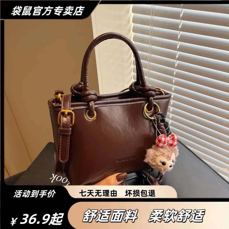 袋鼠正品包包女款2025新款小包包手提包水桶包复古洋气通勤斜挎包