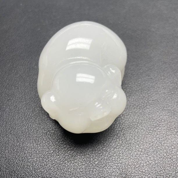 A150号白色猪猪手把件