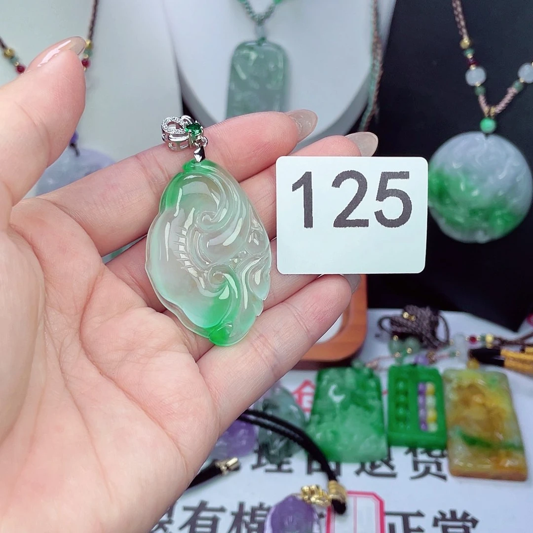 翡翠未镶嵌吊坠(赠链)