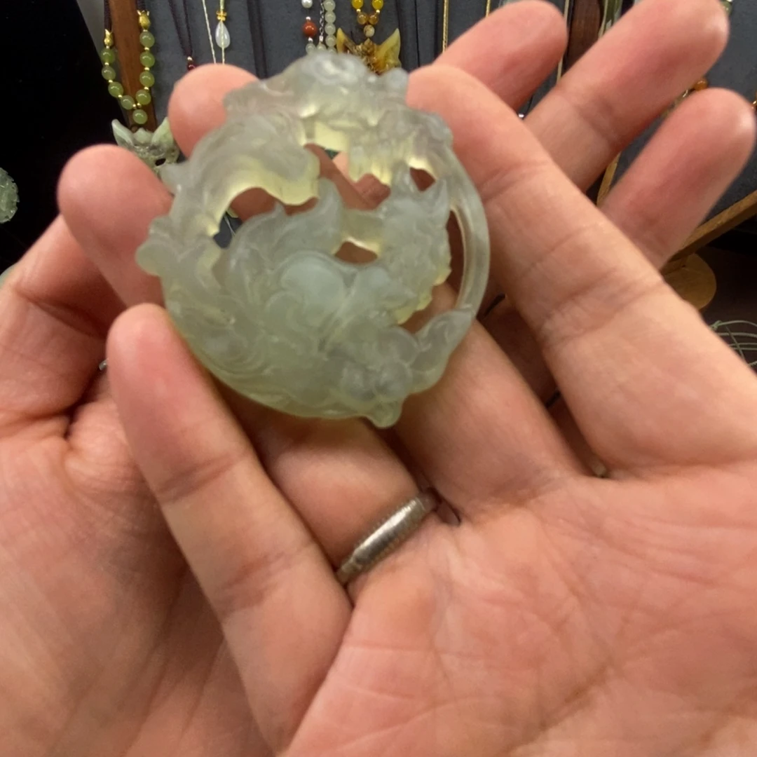 岫玉未镶嵌颈饰狐狸牌