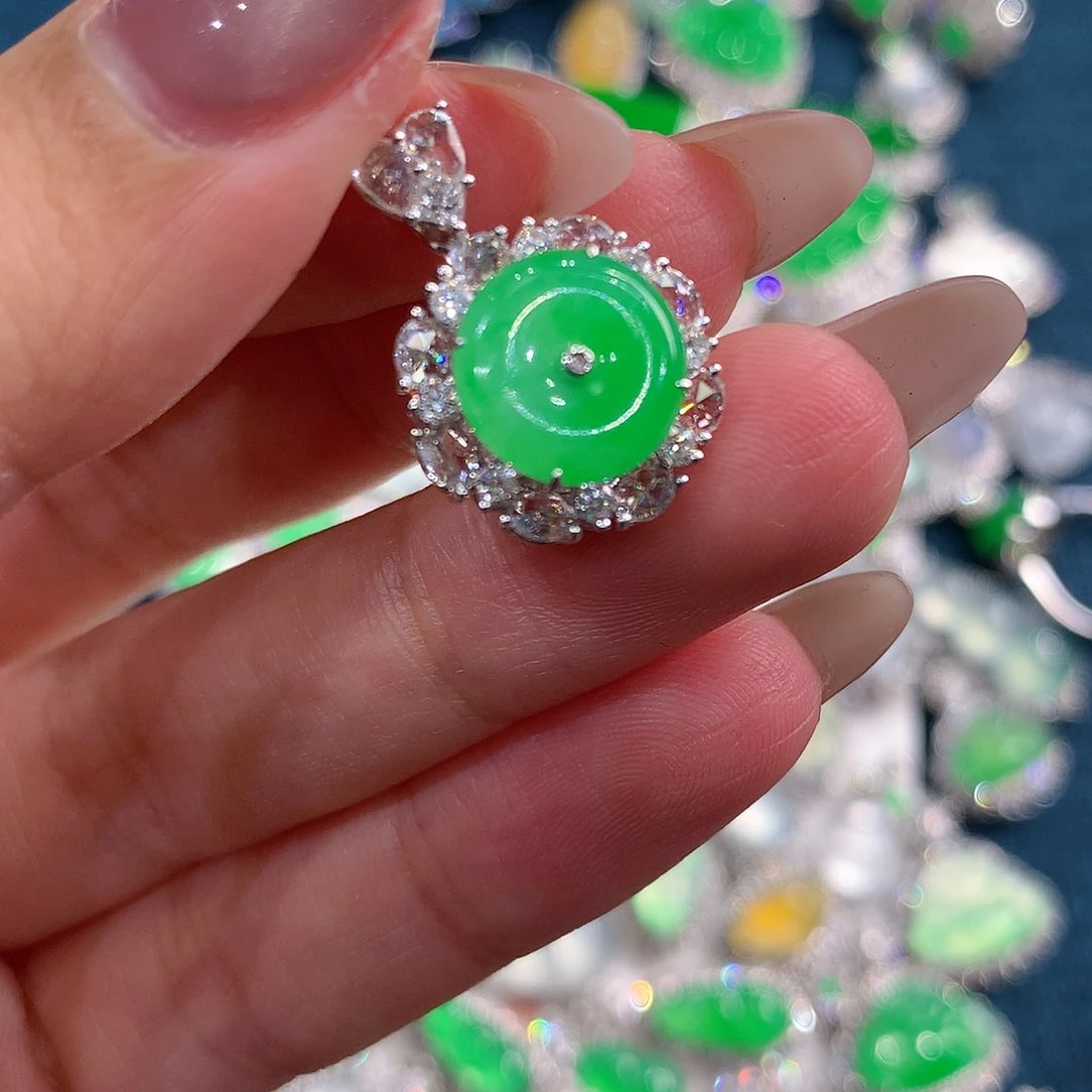 翡翠颈饰18K金镶嵌平安扣