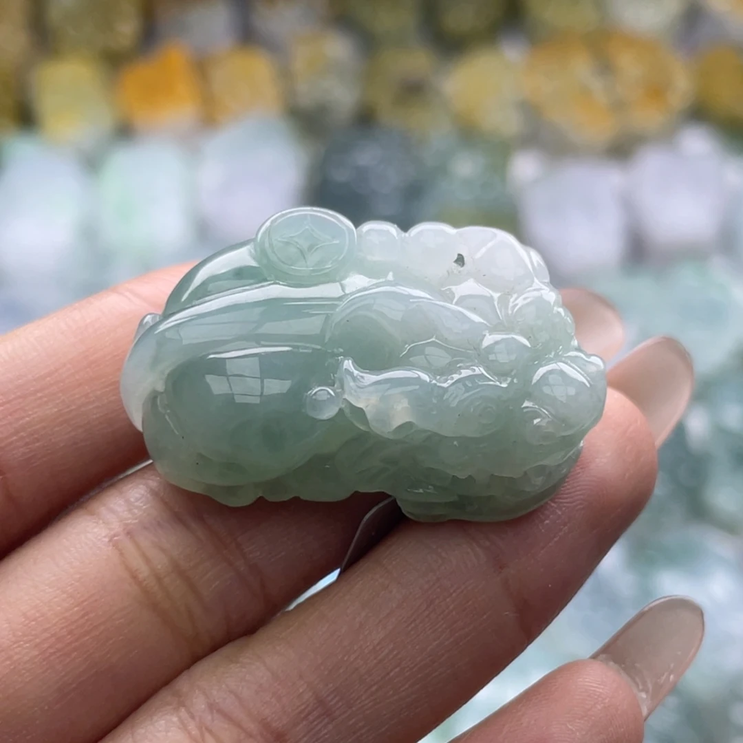 翡翠未镶嵌颈饰貔貅