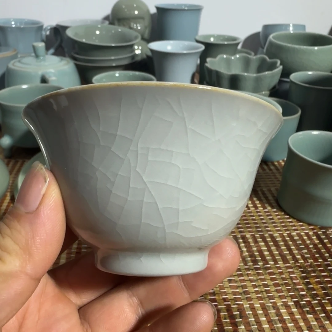 微瑕原矿月白撇口杯