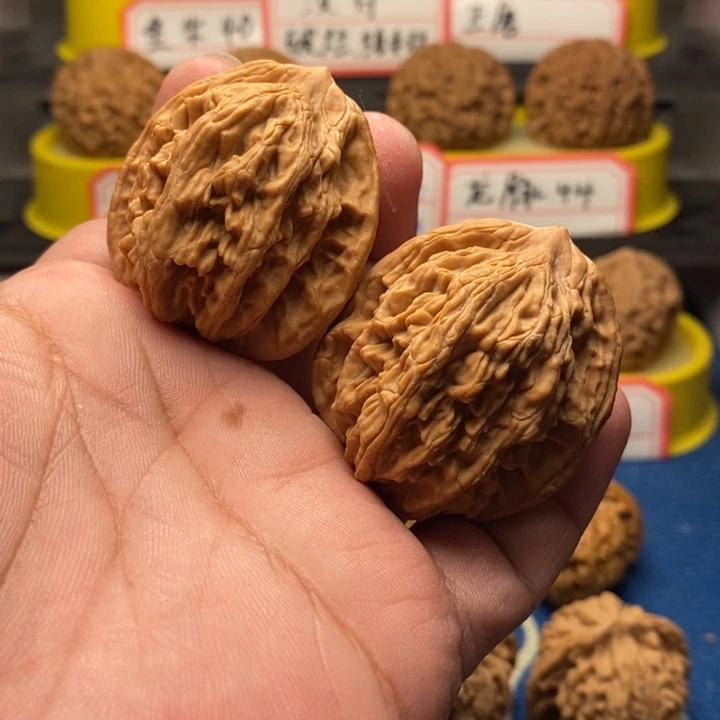 风***‘文玩核桃吊坠山地虎头