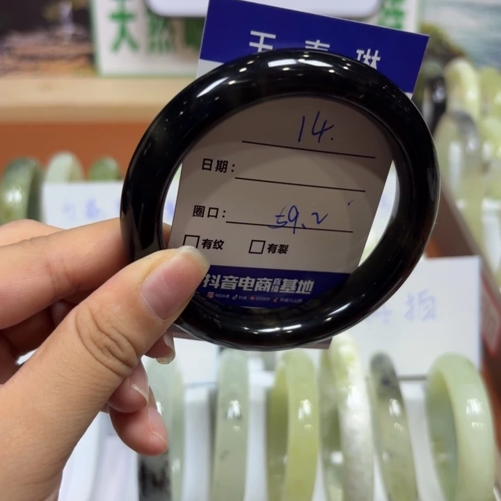 未镶嵌岫玉手镯天然