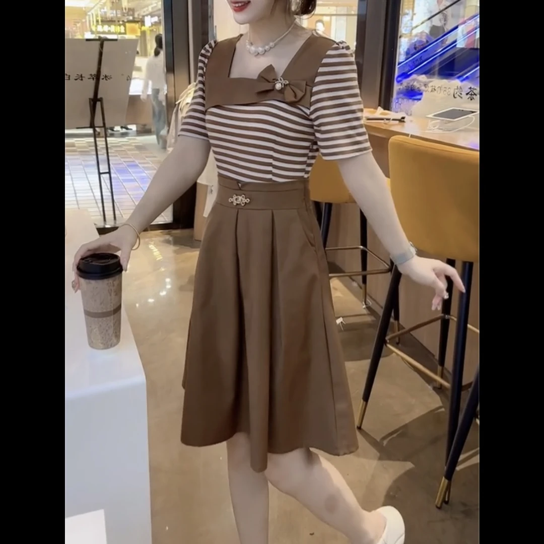 新款设计感方领气质显瘦优雅中长款拼接条纹遮肚连衣裙