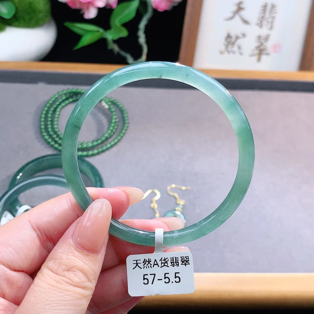 未镶嵌手镯（圆镯）翡翠