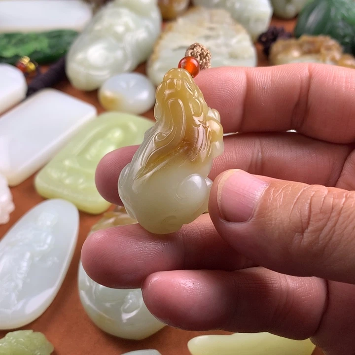 未镶嵌和田玉挂件