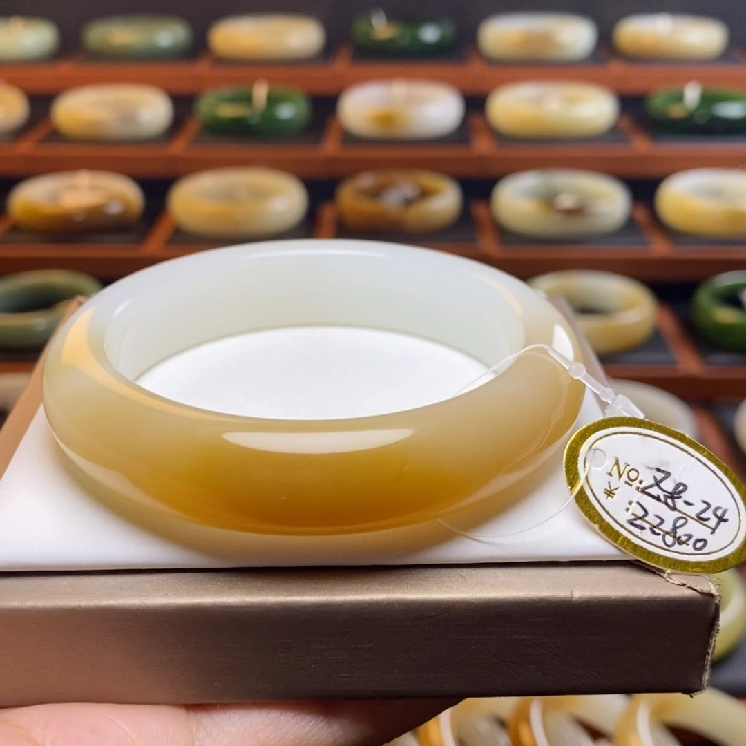 和田玉未镶嵌手镯58圈