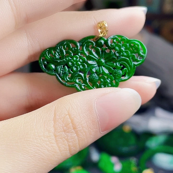 翡翠18K金镶嵌颈饰多样性