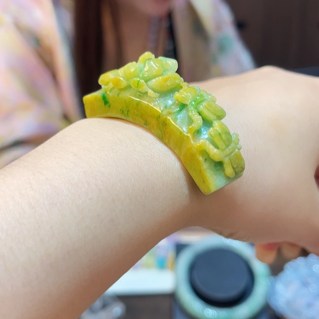 裸石翡翠黄加绿手牌
