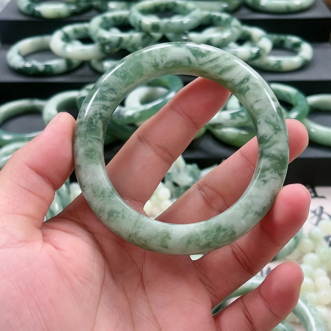 【闪购商品】未镶嵌透闪石-蛇纹石玉手镯春****候