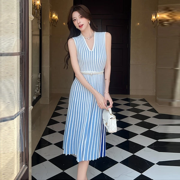 条纹针织连衣裙2025夏季新款法式气质V领显瘦包臀背心高贵长裙子