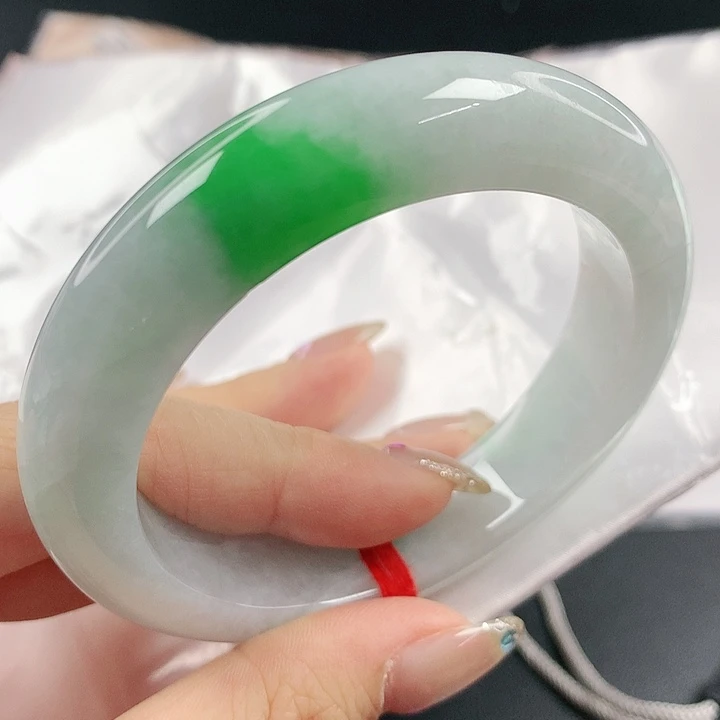 未镶嵌手镯翡翠，831