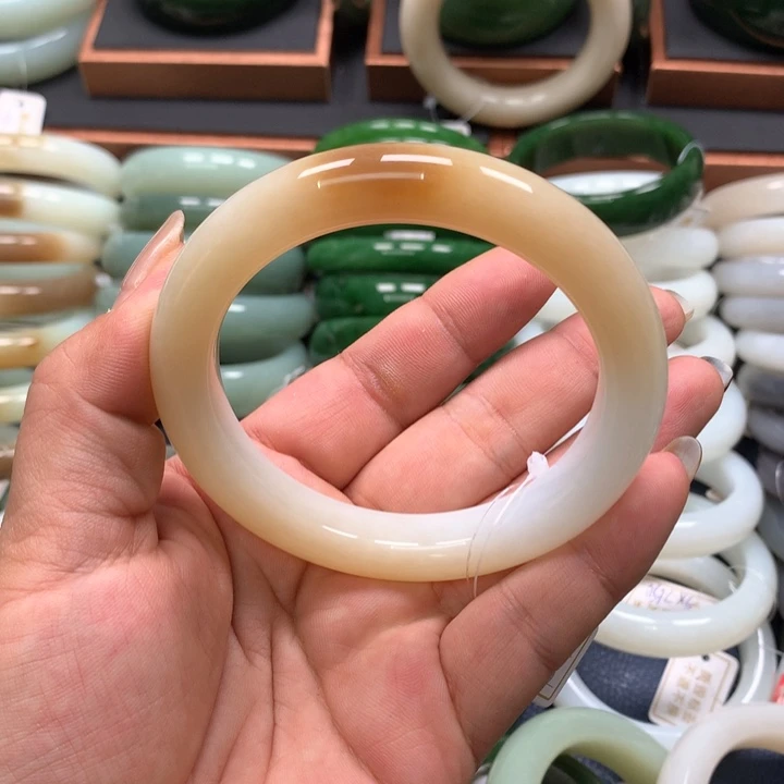 【闪购商品】未镶嵌手镯和田玉