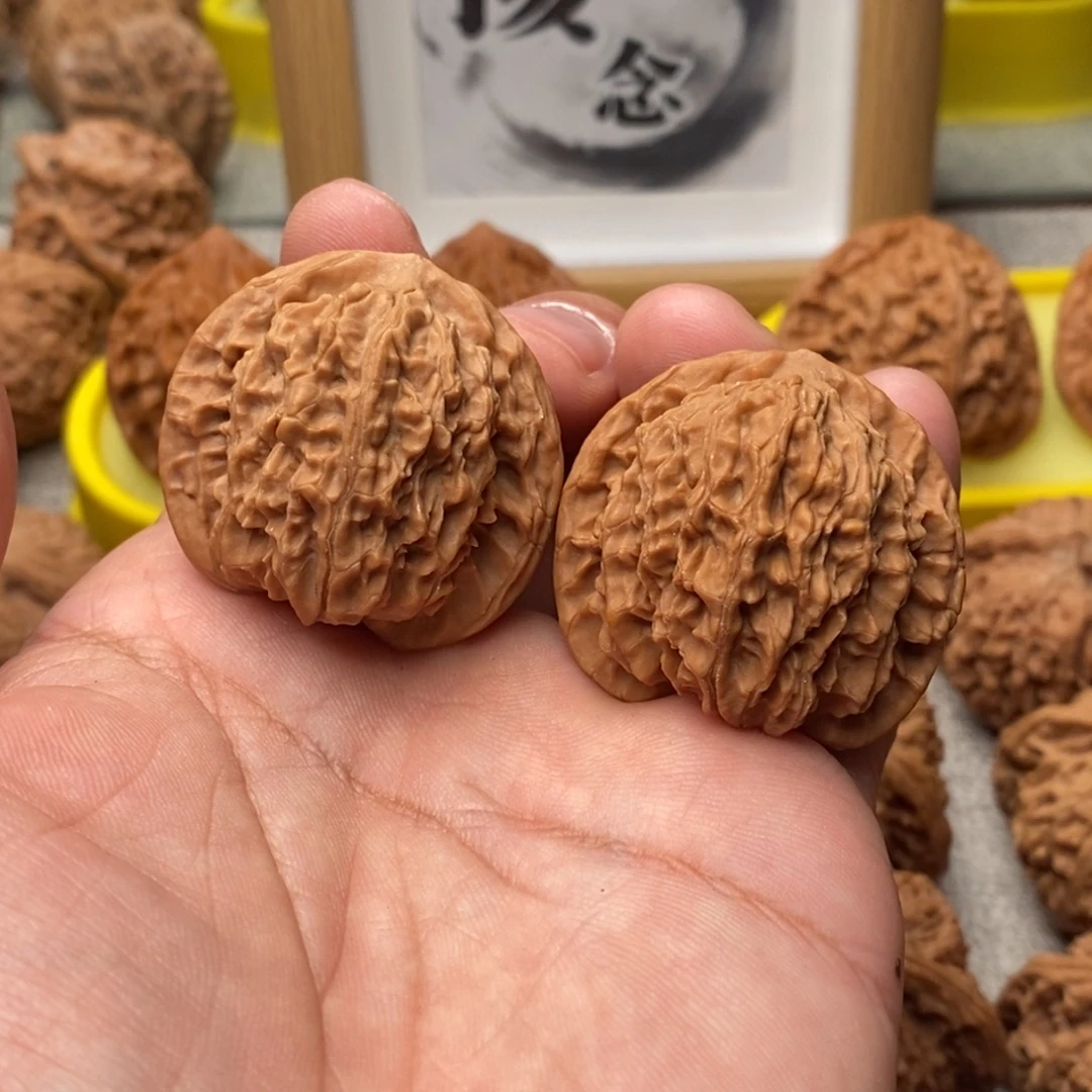 吊坠文玩核桃红豆狮子头38