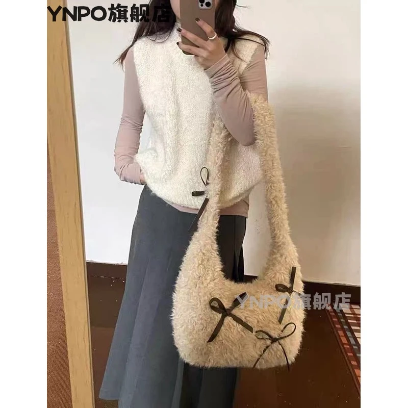 YNPO毛绒斜挎包女2025秋冬包新款包包大容量可爱毛茸茸包秋冬通勤