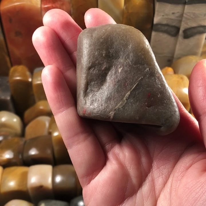 昌化石印石昌化牛角冻鸡血原石