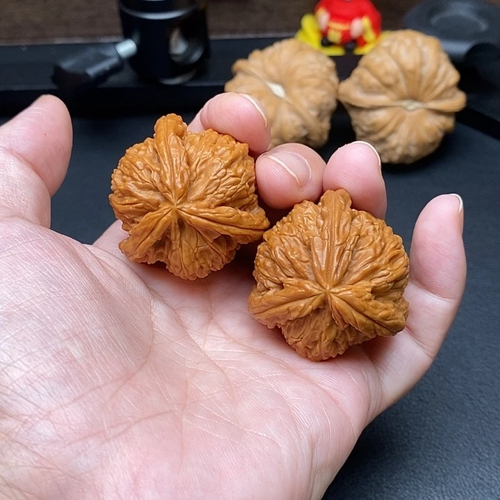 此***夏文玩核桃把件白奔