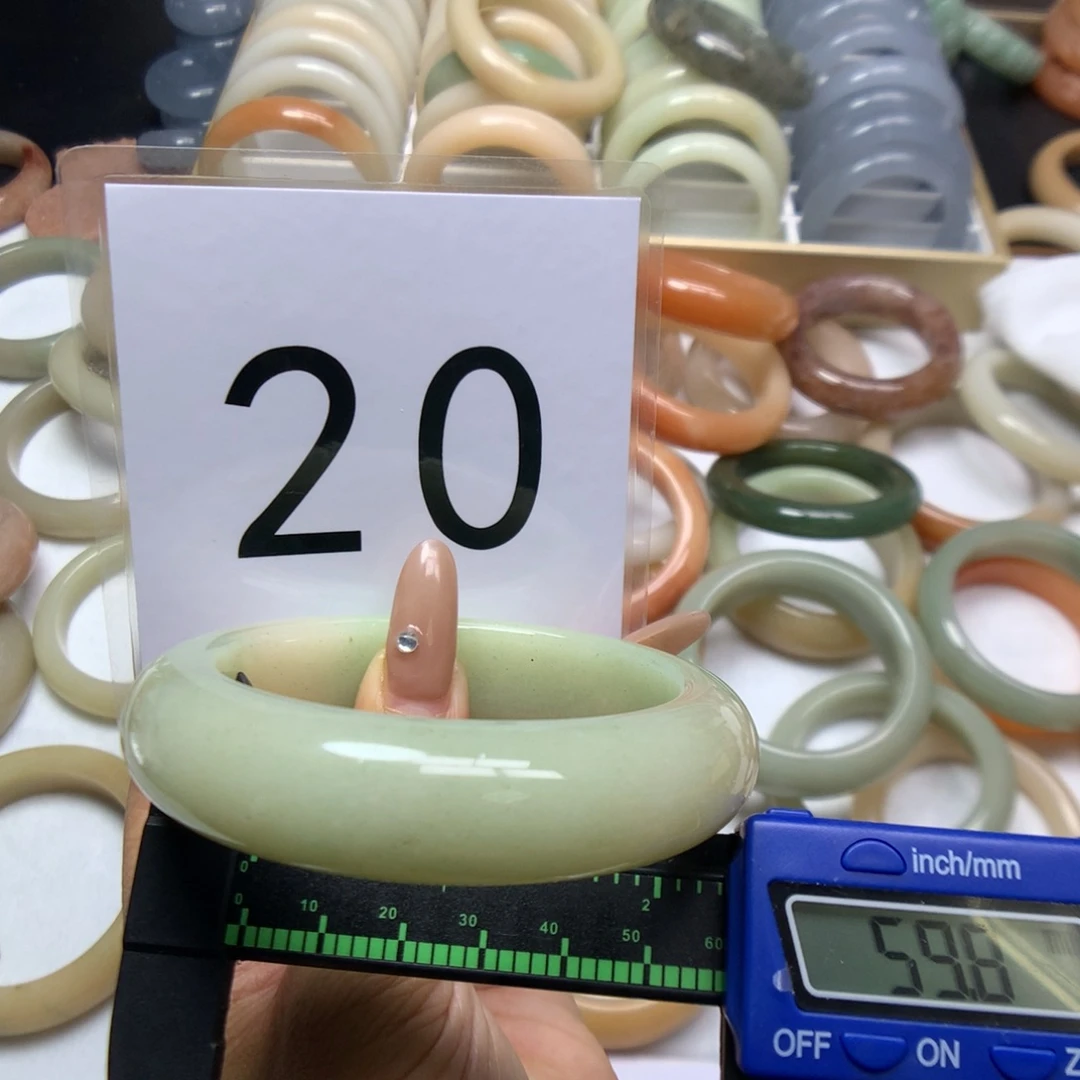 石英岩玉手镯未镶嵌