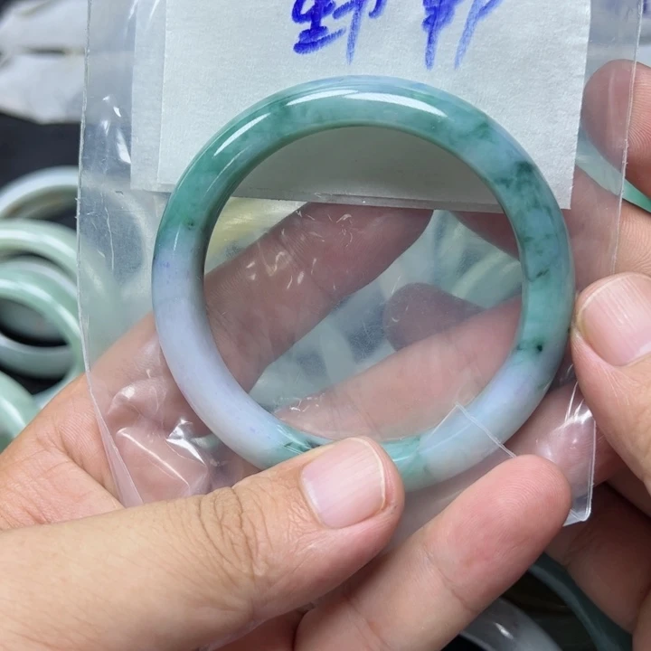 勤***勤定制翡翠未镶嵌翡翠