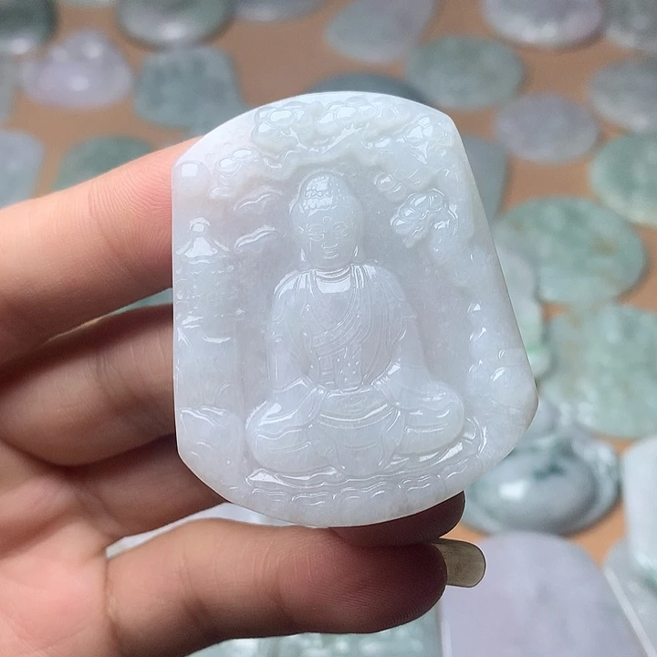 翡翠未镶嵌颈饰大日如来