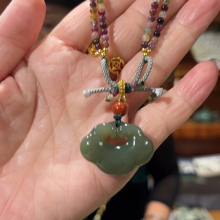 颈饰未镶嵌和田玉（糖玉）