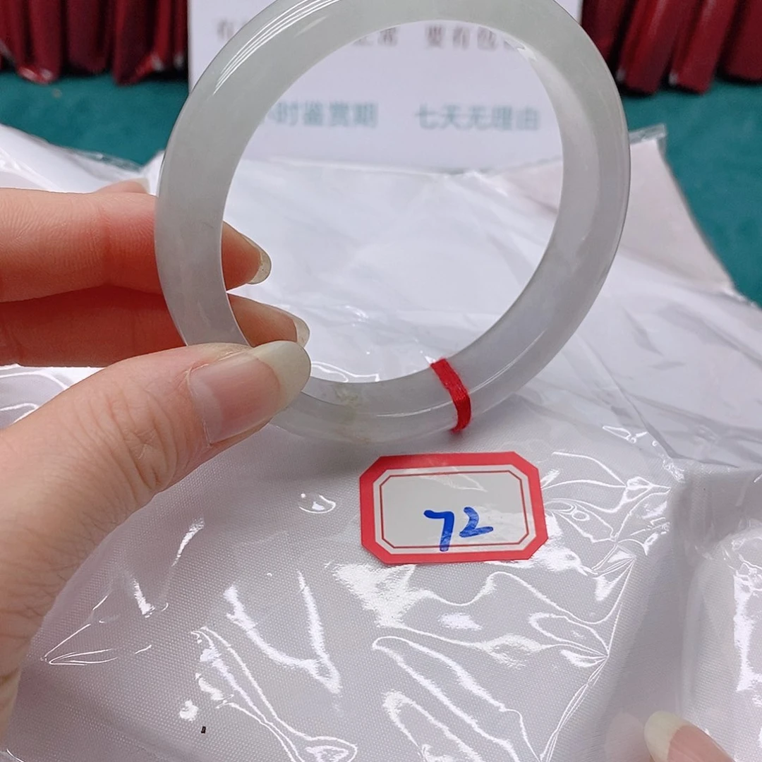 翡翠手镯未镶嵌薇**沈72222222