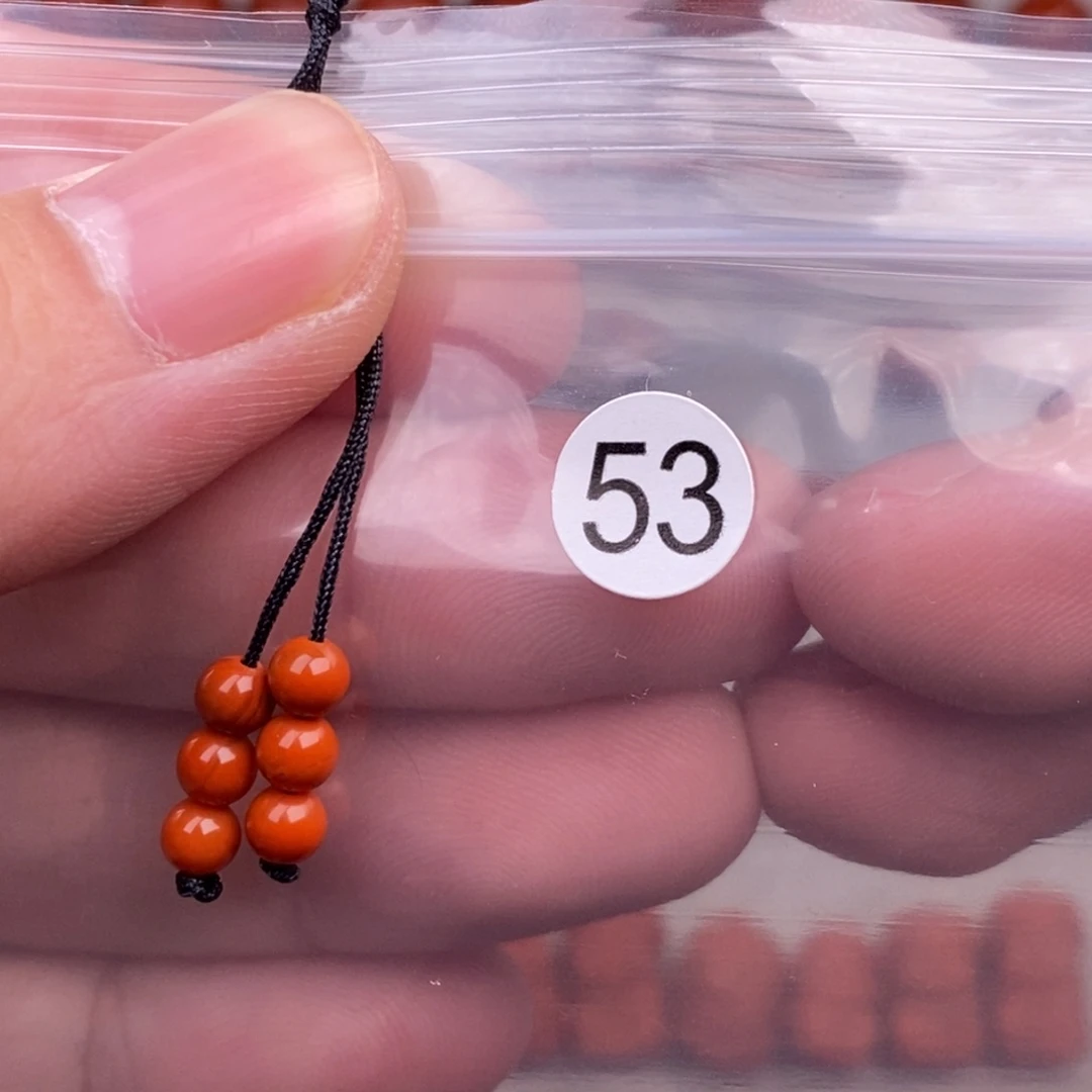 南红玛瑙未镶嵌配饰有瑕疵