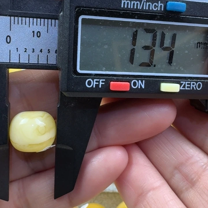 耶***嘛蜜蜡未镶嵌裸石52