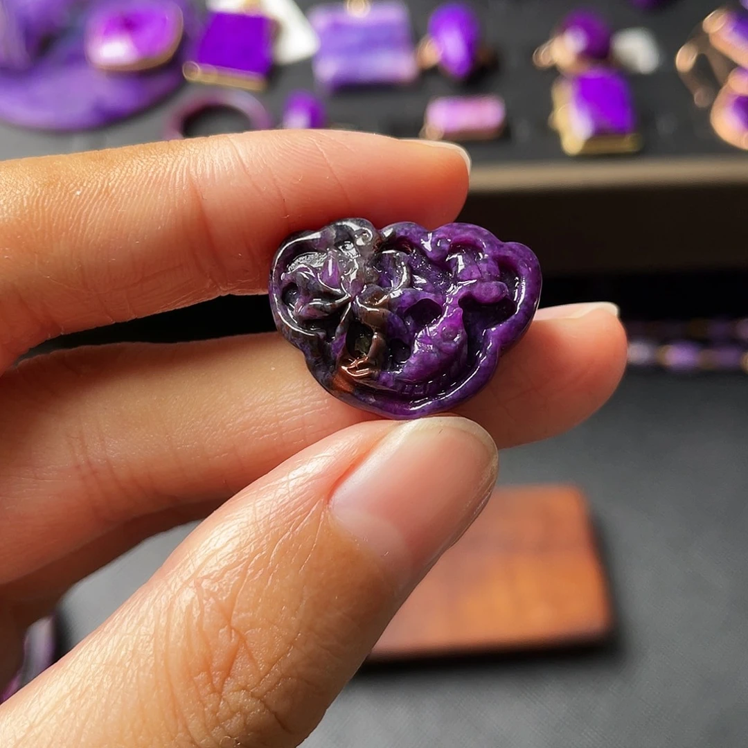 未镶嵌苏纪石（舒俱来）吊坠