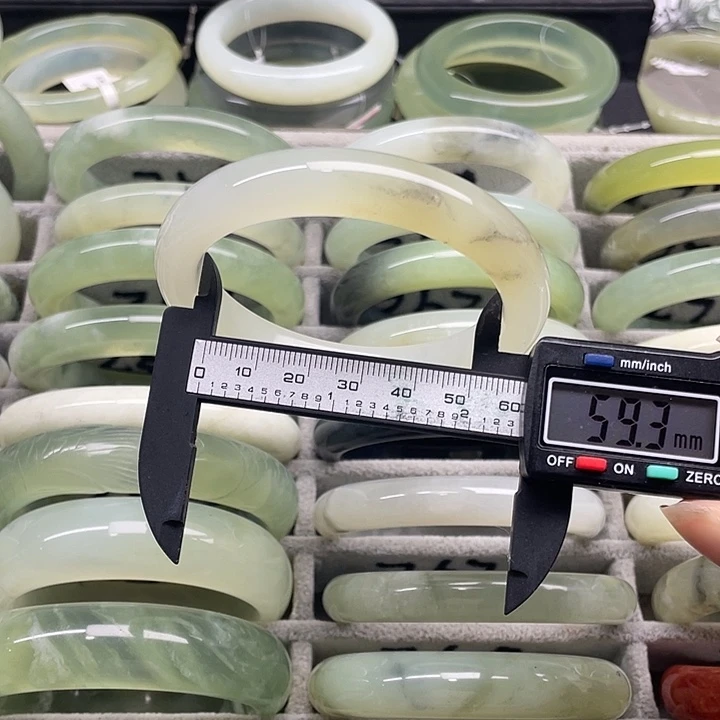 蛇纹石玉未镶嵌手镯248