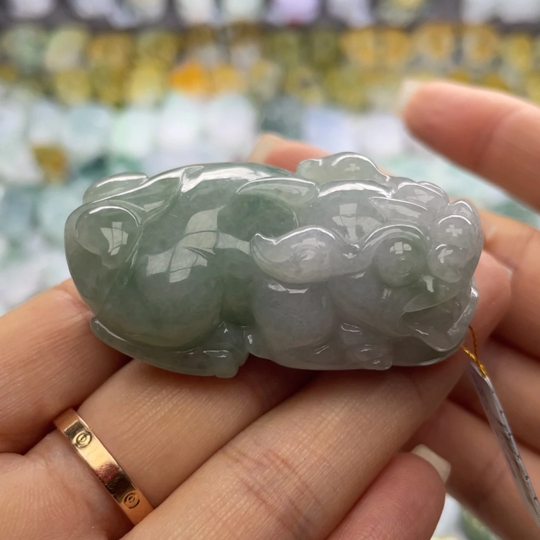 翡翠未镶嵌颈饰貔貅