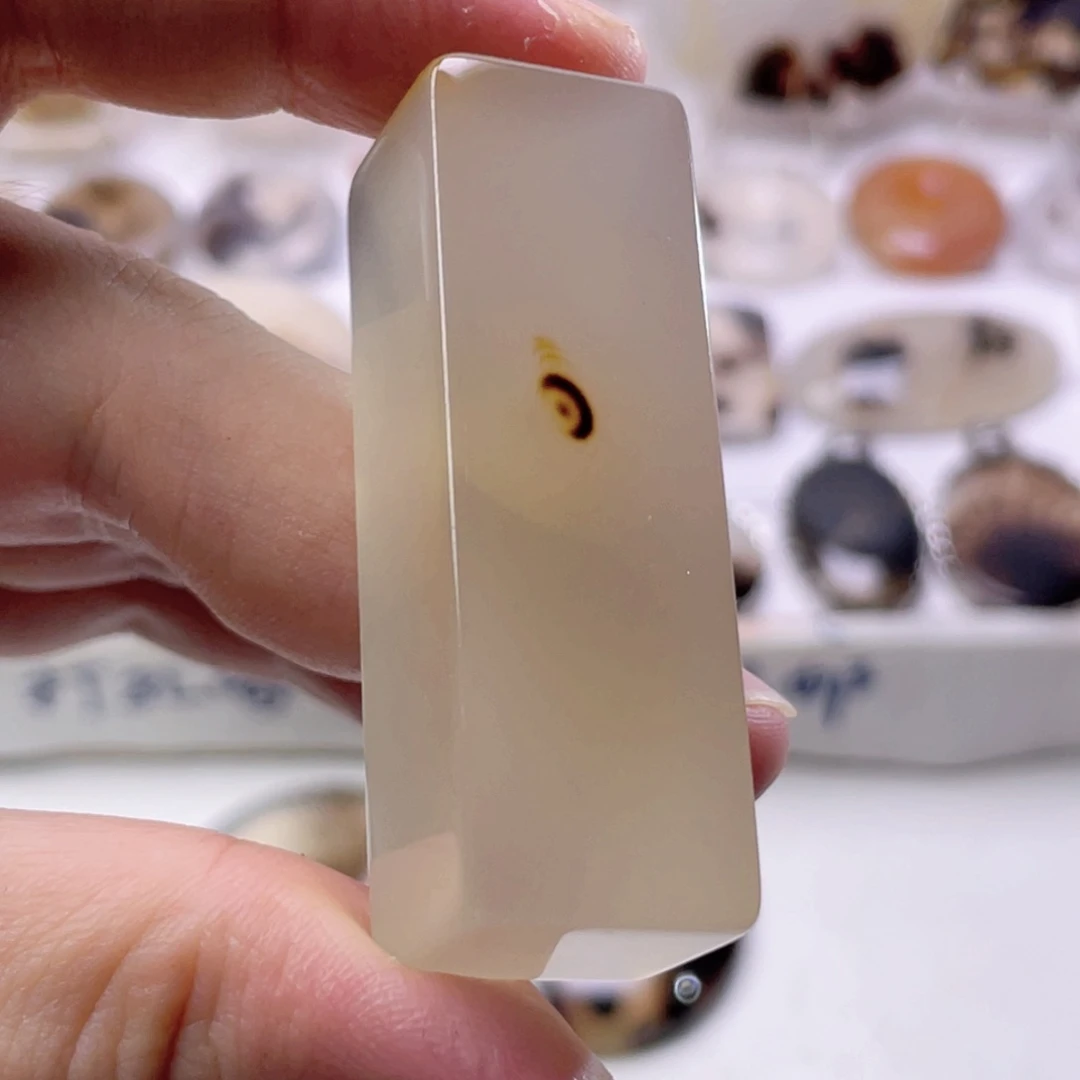 玛瑙/玉髓颈饰合金